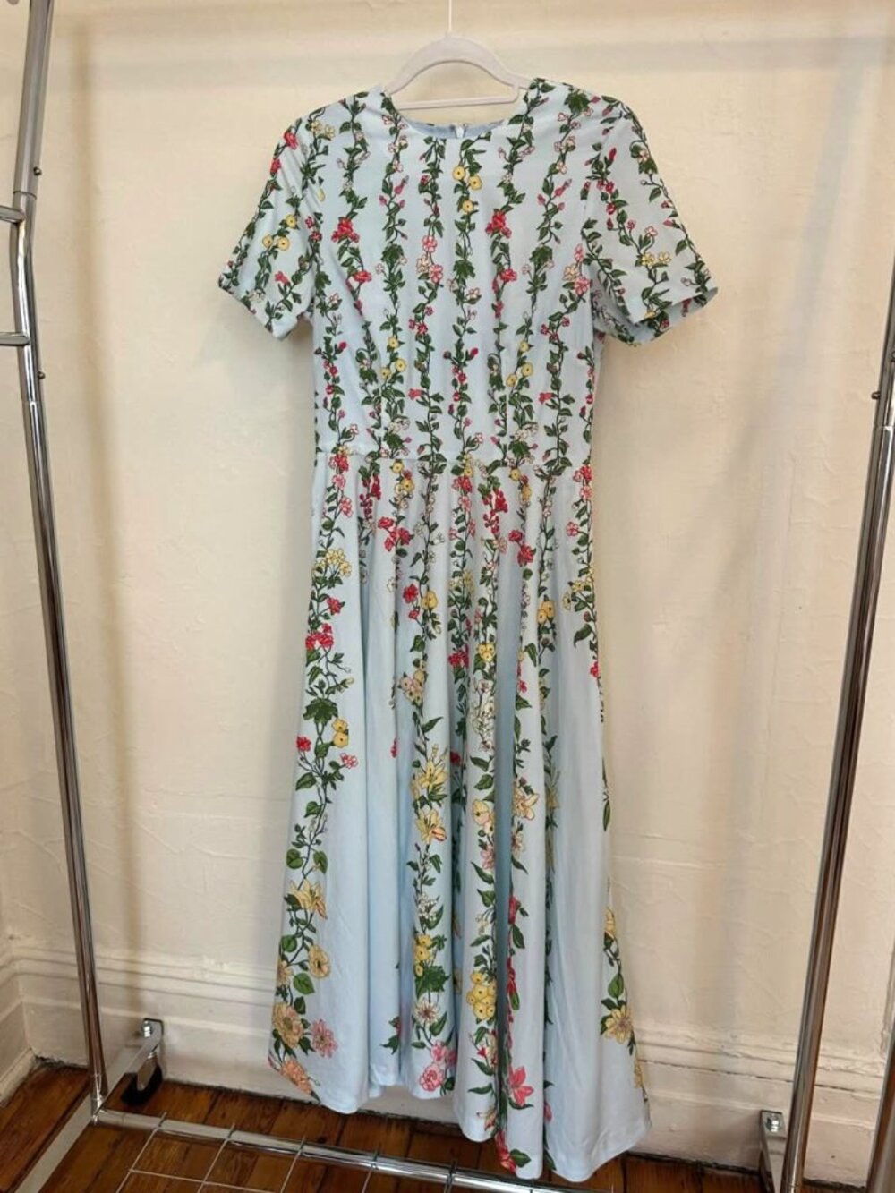 Grace Dress in Floral Medley Ray by J. McLaughlin - Picture 3 of 4